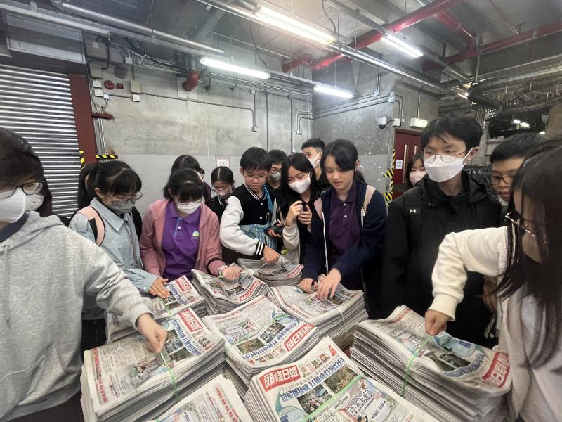 QEF-Sponsored Career-Planning Activity: Visit to Sing Tao Daily’s Printing House